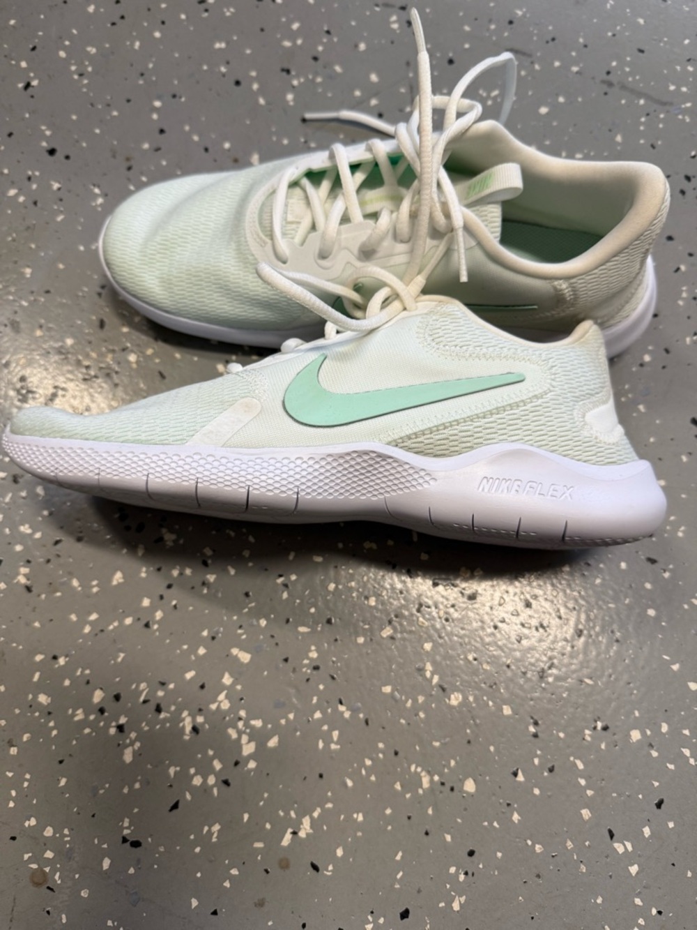 Women’s shoe size 9